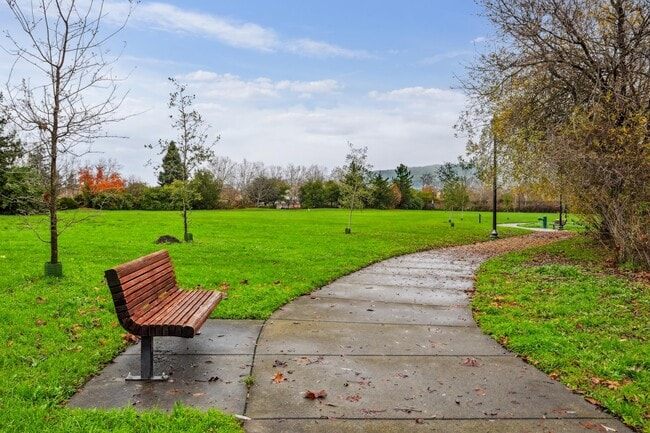 Building Photo - 816 Wellington Pl