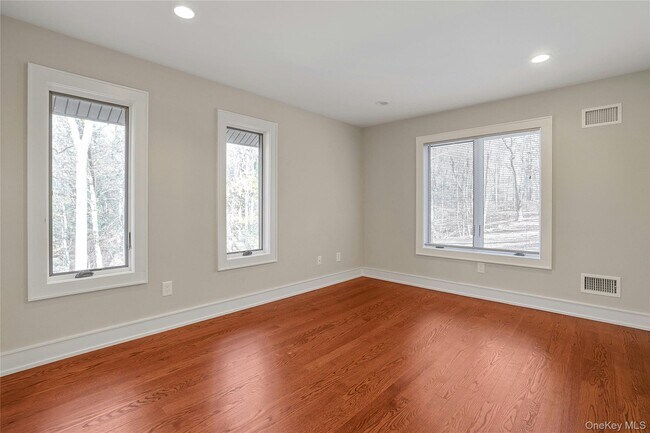 Building Photo - 300 Clausland Mountain Rd