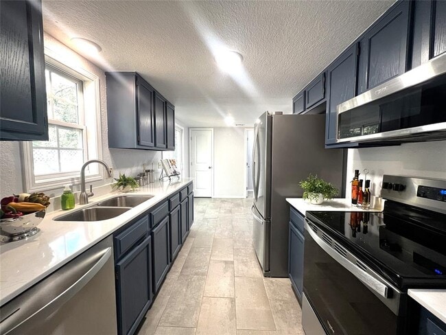 Building Photo - 421 Dauphin Ave