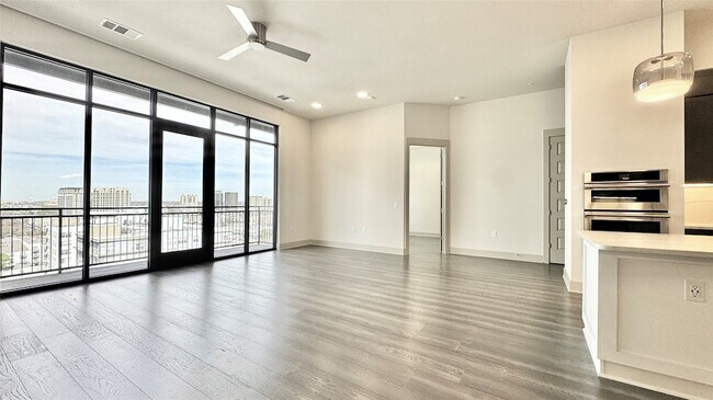 Building Photo - 3330 Oak Grove Ave