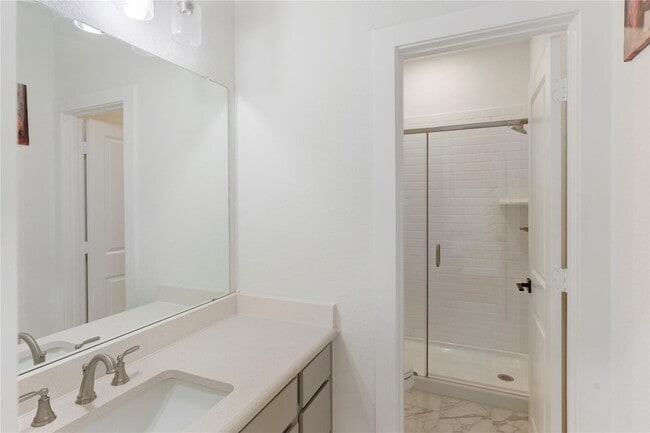 Building Photo - 300 Hollister Dr