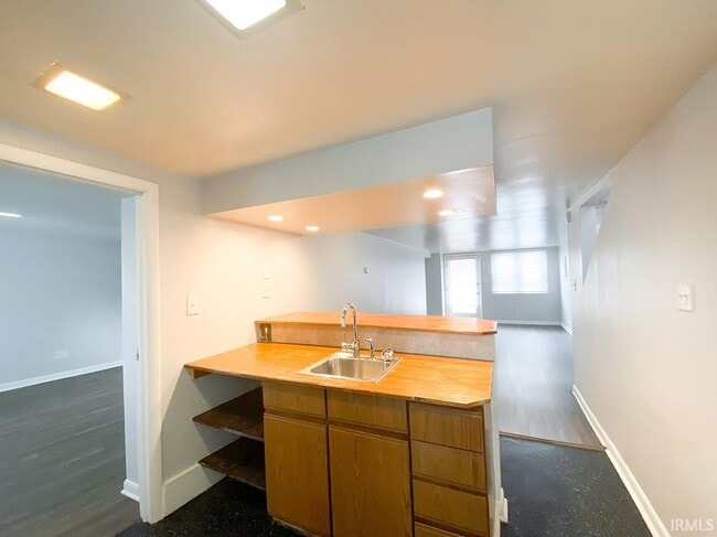 Building Photo - 108 E Cottage Grove Ave