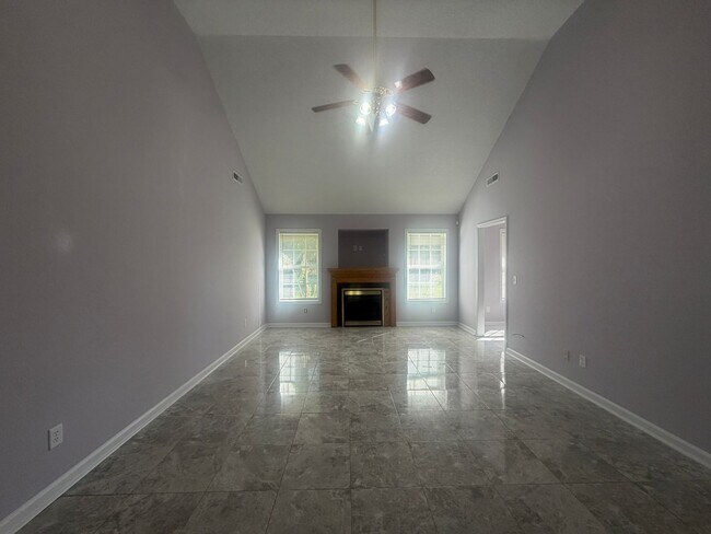 Building Photo - 3560 Oleander Dr