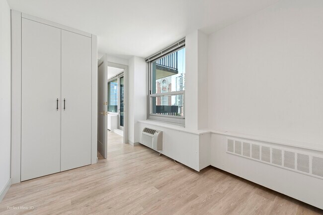 Building Photo - 1255 N Sandburg Terrace