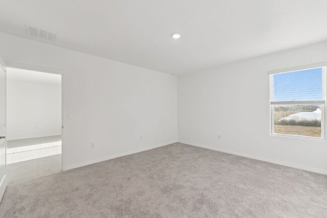 Building Photo - Spacious 4 Bedroom Retreat with 3 Full Baths in Charming Edgewater, FL!