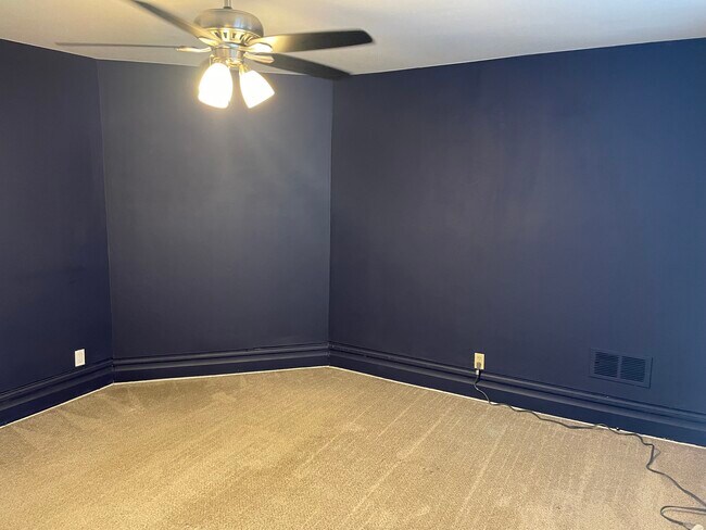 Building Photo - 501 Penn St