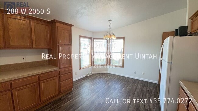 Building Photo - 288 2050 S