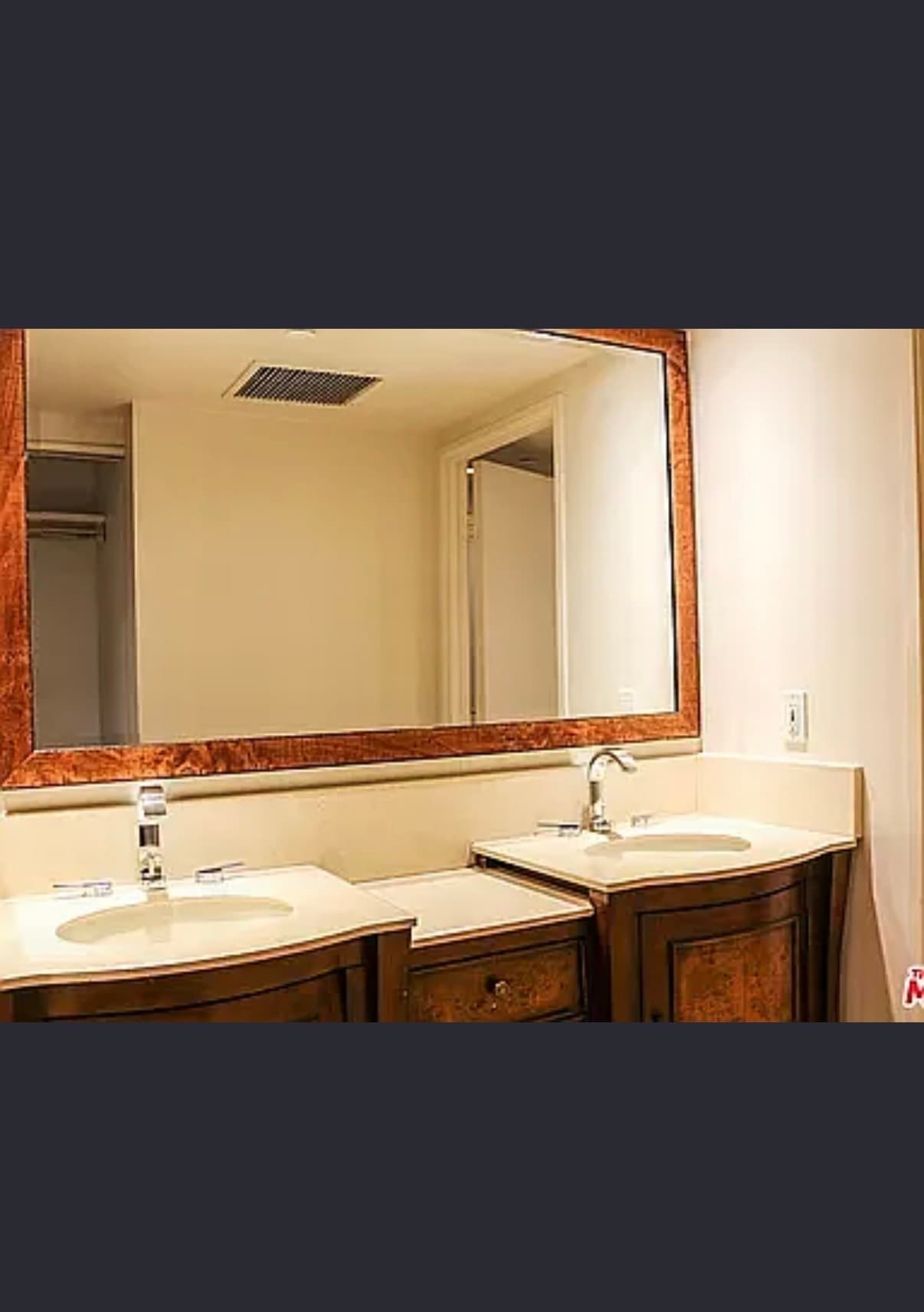 Building Photo - 10445 Wilshire Blvd