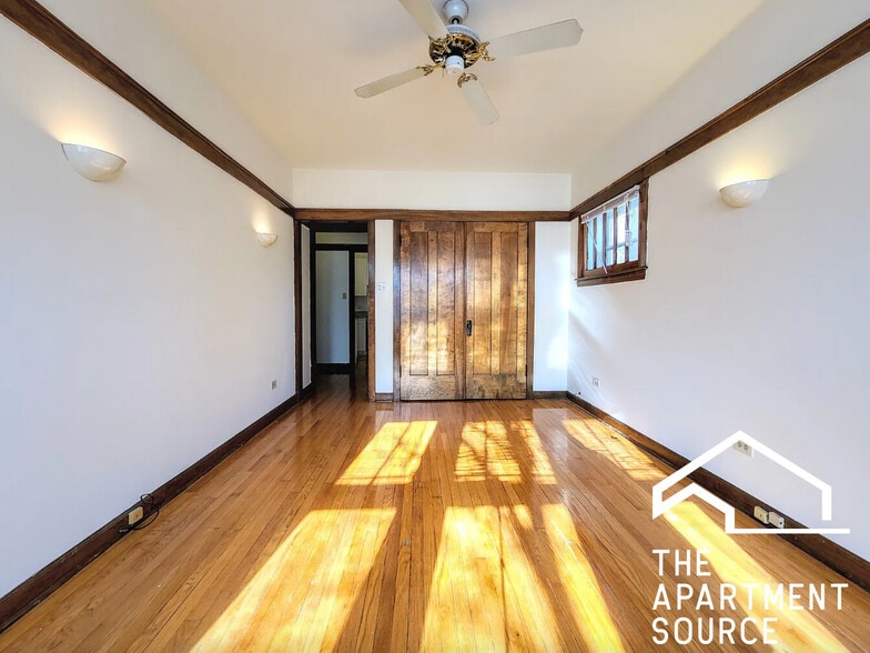 Primary Photo - 820 W Waveland Ave