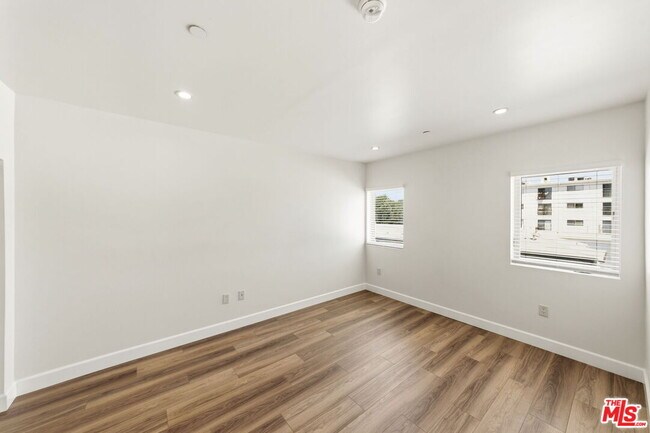 Building Photo - 11218 Camarillo St