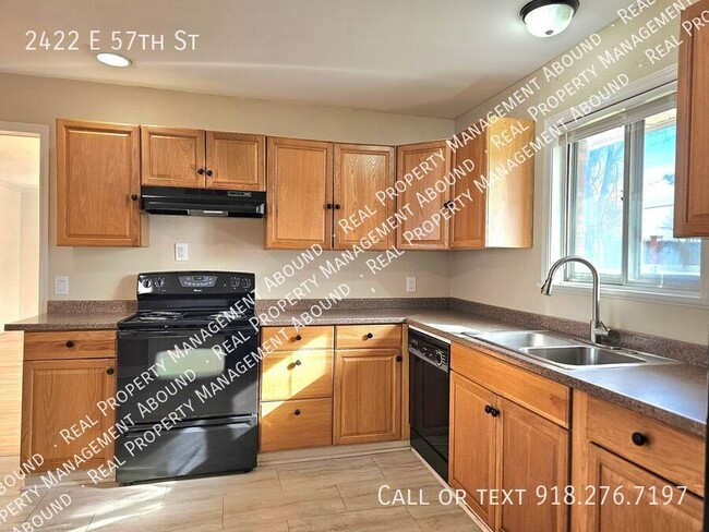 Building Photo - 2422 E 57th St