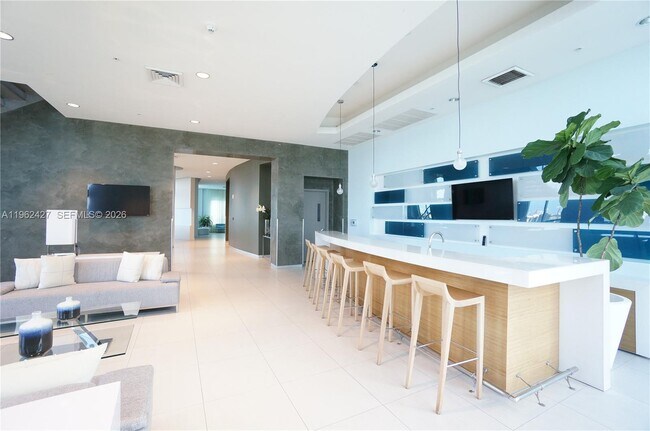 Building Photo - 1900 N Bayshore Dr