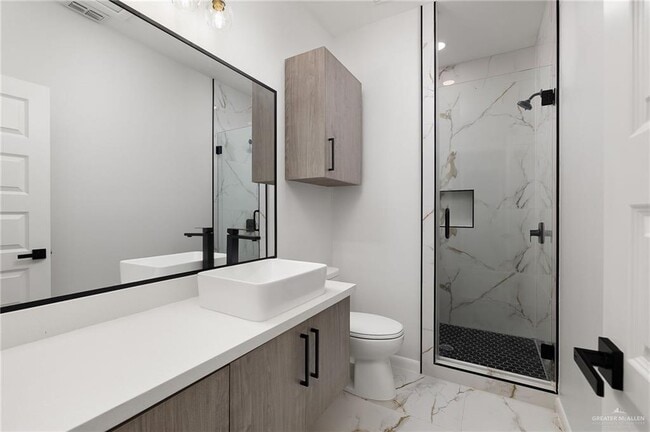 Building Photo - 17 Salamanca St