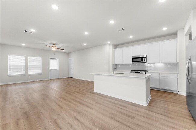 Building Photo - 8627 Blueberry Ash St