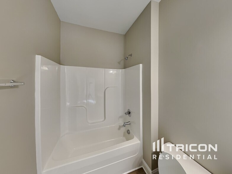 Building Photo - 124 Auxley Ct