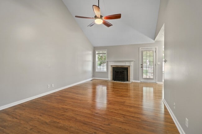 Building Photo - 1633 Cedar Springs Cir