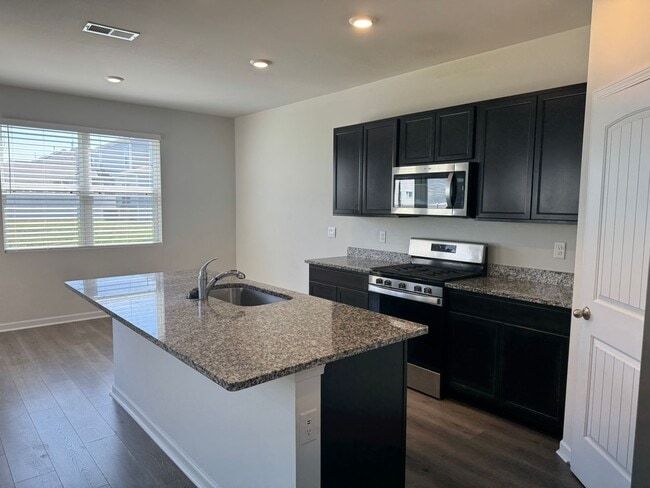 Building Photo - Great 3BR Home