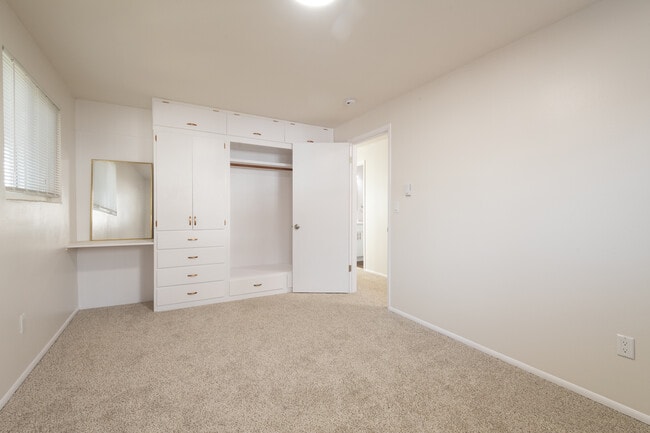 Building Photo - 569 Lee St