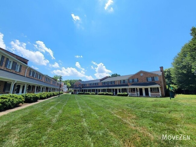 Building Photo - 1336 Green Oaks Ln