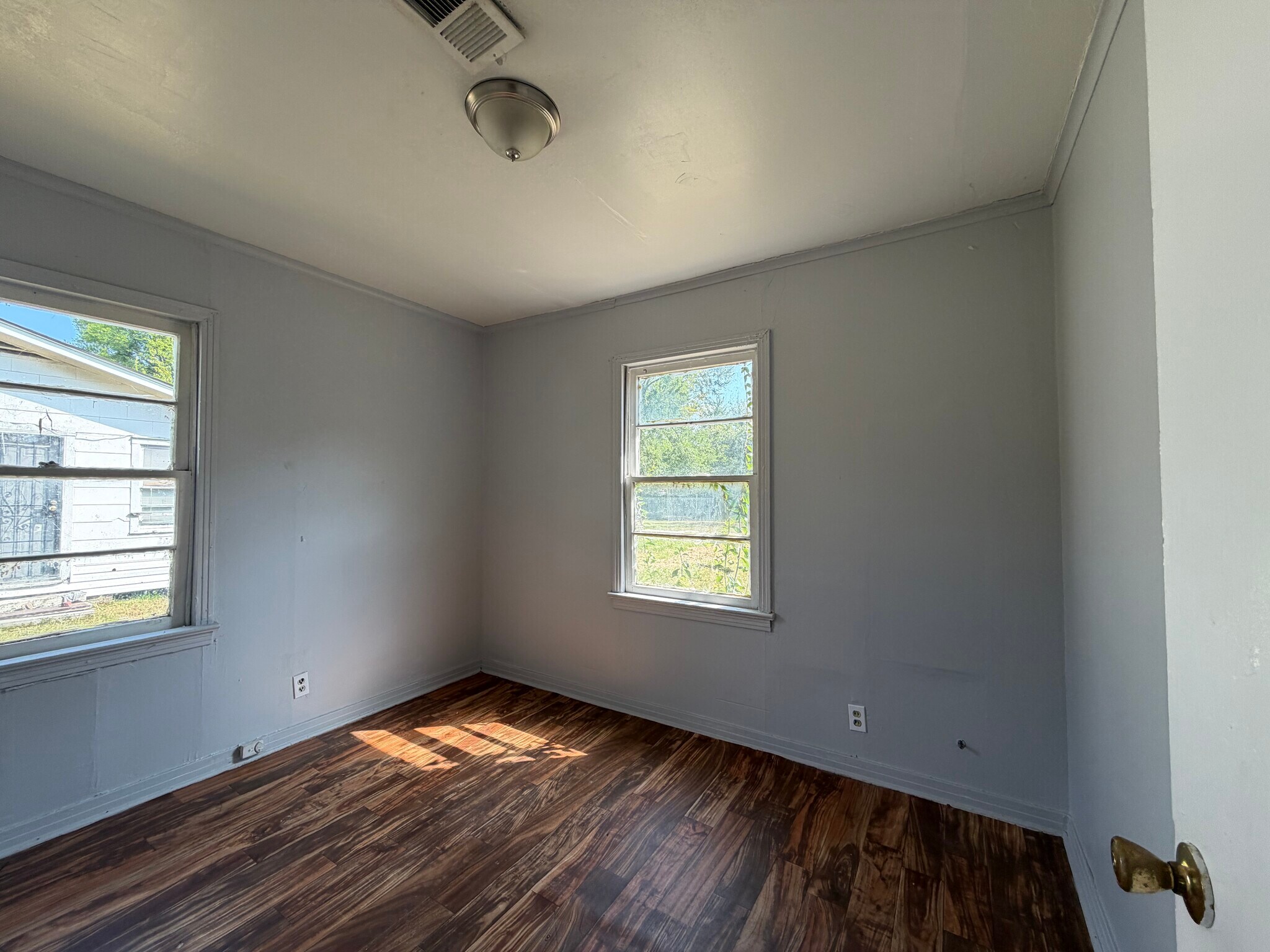 Building Photo - 809 S 16th St