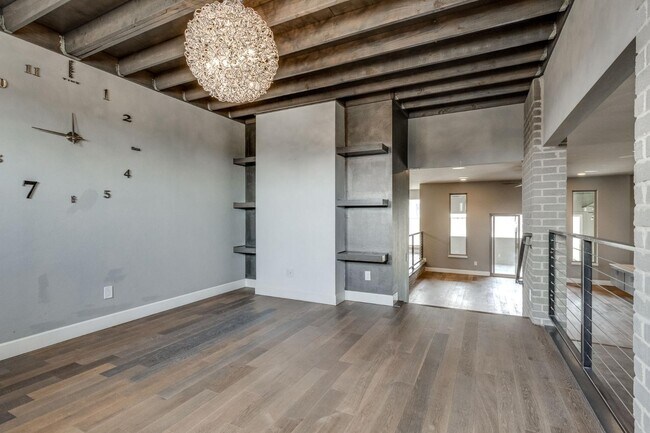 Building Photo - 2125 Heavenly Dr