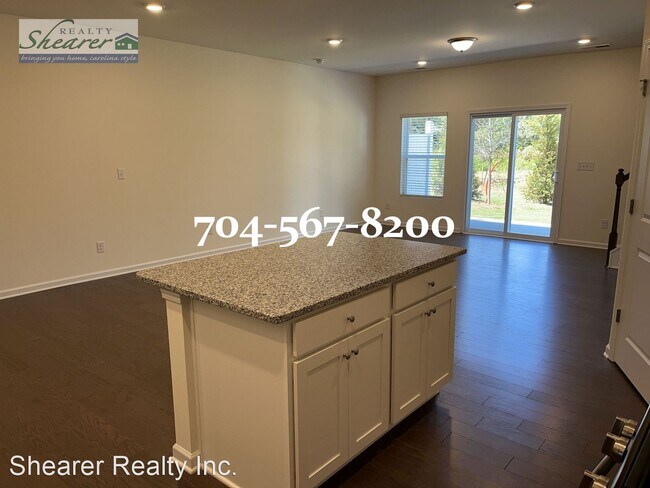 Building Photo - 3 br, 2.5 bath House - 2869 Yeager Drive