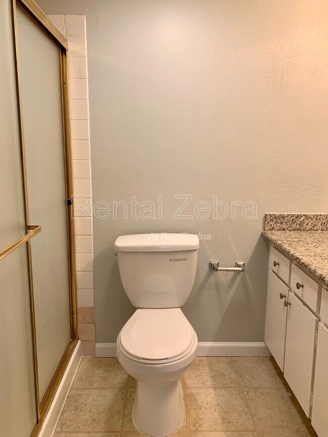 Building Photo - 1592 Ashwood Dr