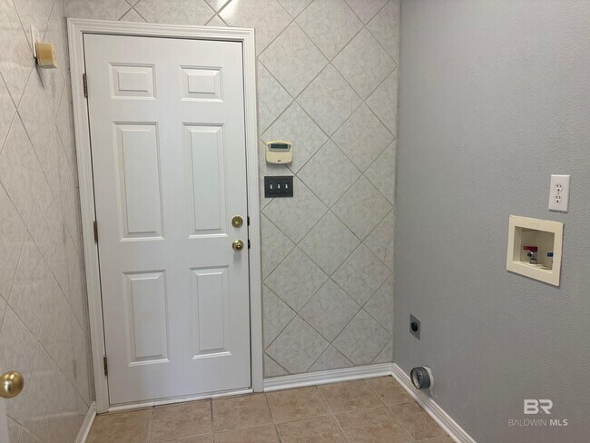 Building Photo - 21550 Palmer Ct