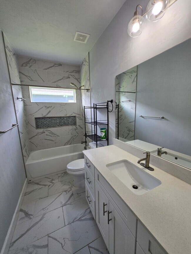 Building Photo - Beautiful 3-Bedroom, 2.5 Bath Home in Desi...