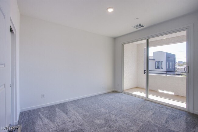 Building Photo - 139 Aqua Cmns