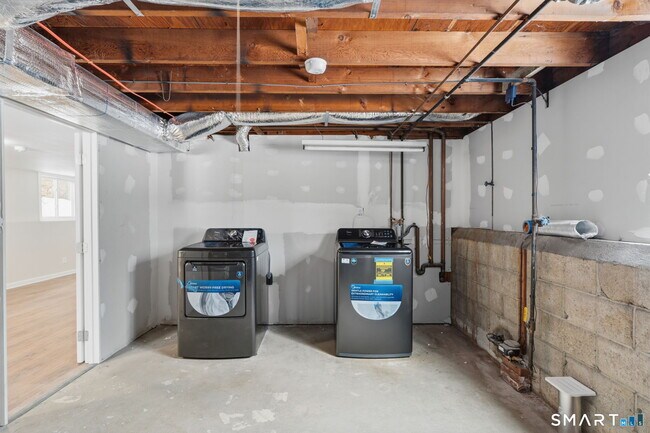 Building Photo - 26 Hiawatha Ln