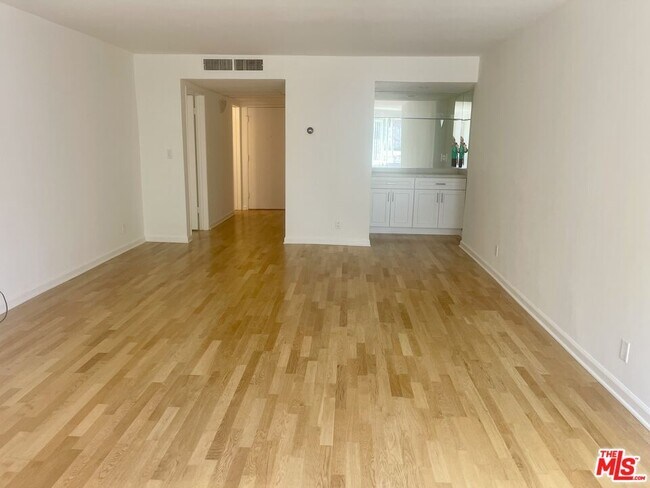 Building Photo - 1097 S Bedford Dr