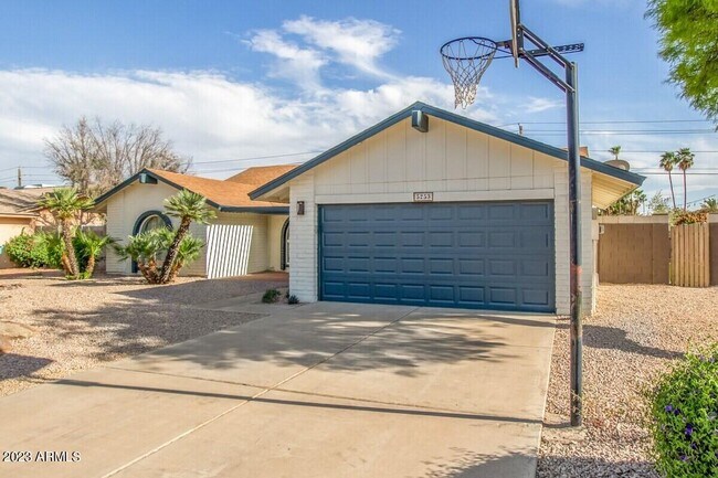 Building Photo - 5253 E Beck Ln