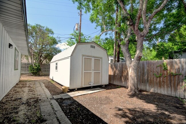 Building Photo - 109 Arizona Ash Dr
