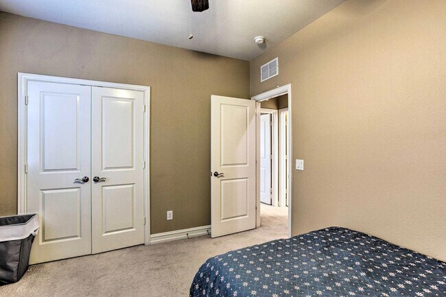 Building Photo - 4745 Durham Dr