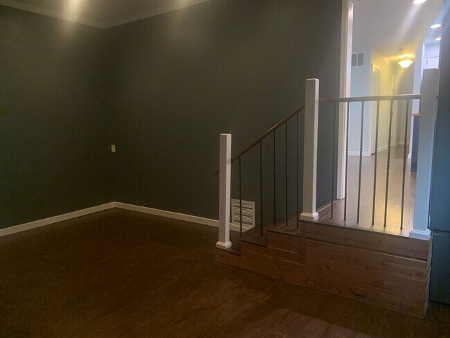 Building Photo - Newly Updated 2 Bed. 2 Bath Home on Fenced...