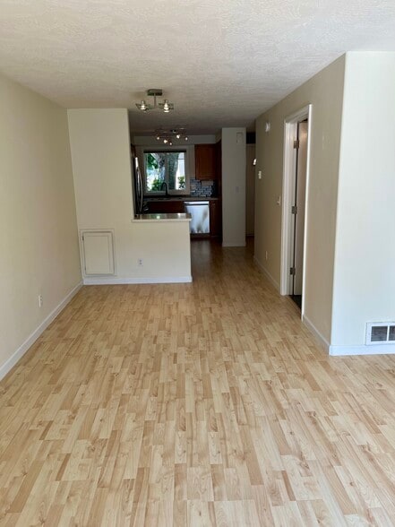 Building Photo - 1582 Fetters Loop