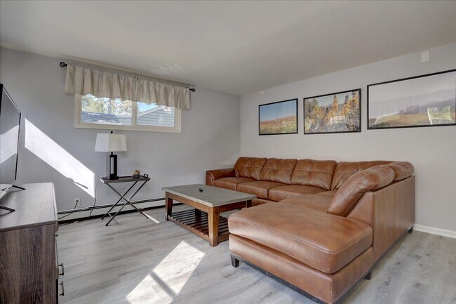Building Photo - Completely Renovated & Fully Furnished 2Bed/1Bath/1 garage in Arvada!
