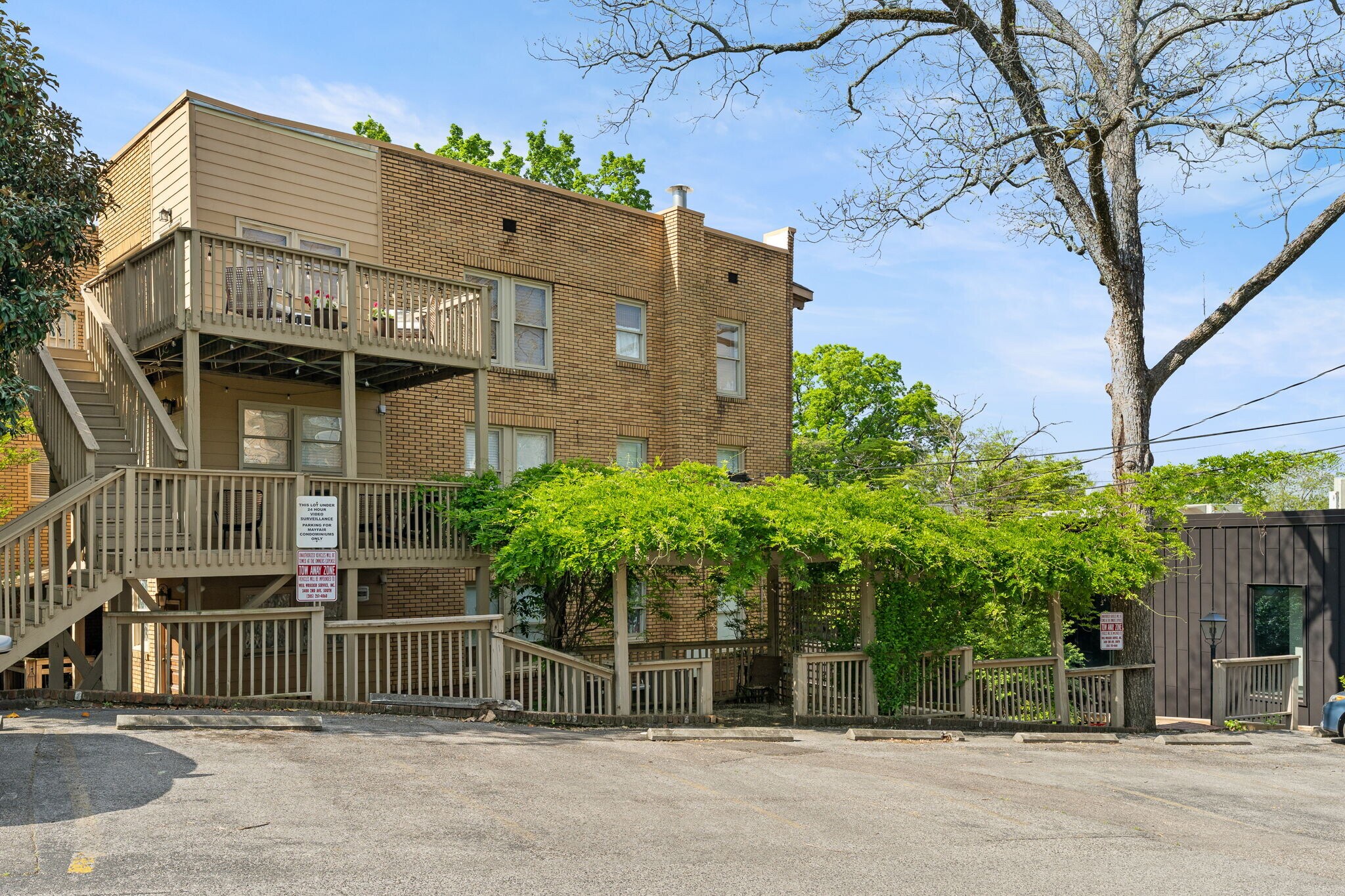 Building Photo - 2242 Arlington Ave S
