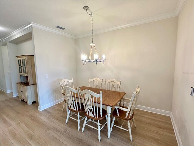 Building Photo - 2633 Star Apple Wy