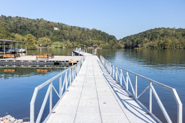 Building Photo - 509 Broadberry Ave