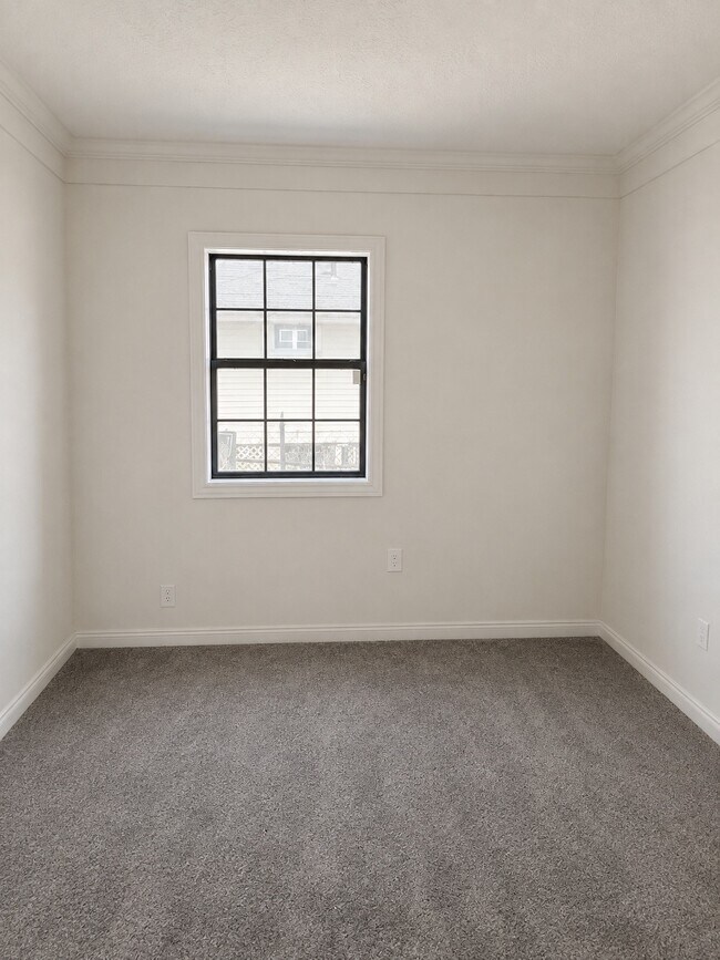 Building Photo - 400 W Republic St