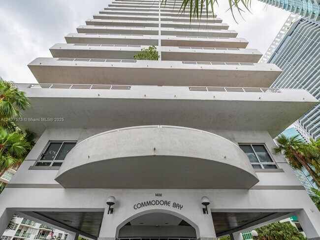 Building Photo - 1402 Brickell Bay Dr