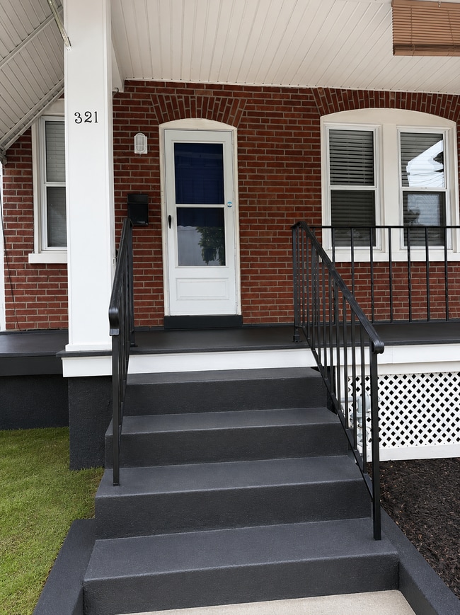 Building Photo - 321 W 29th St