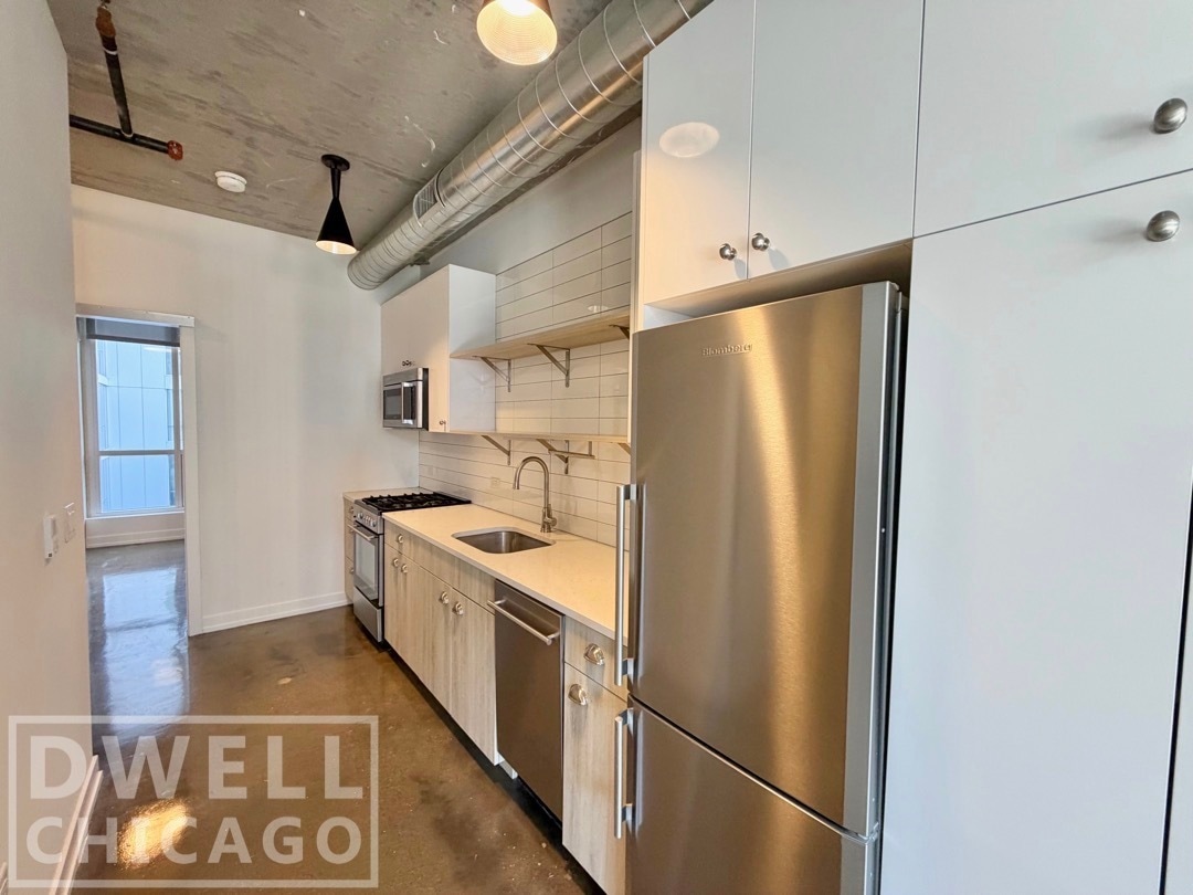 Building Photo - 110 W Chicago Ave