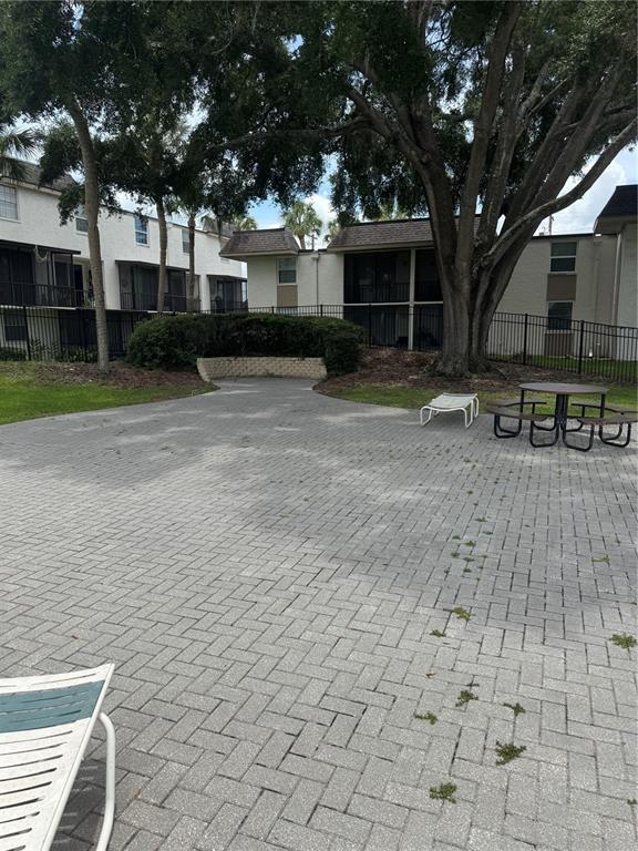 Building Photo - 810 Oakgrove Dr
