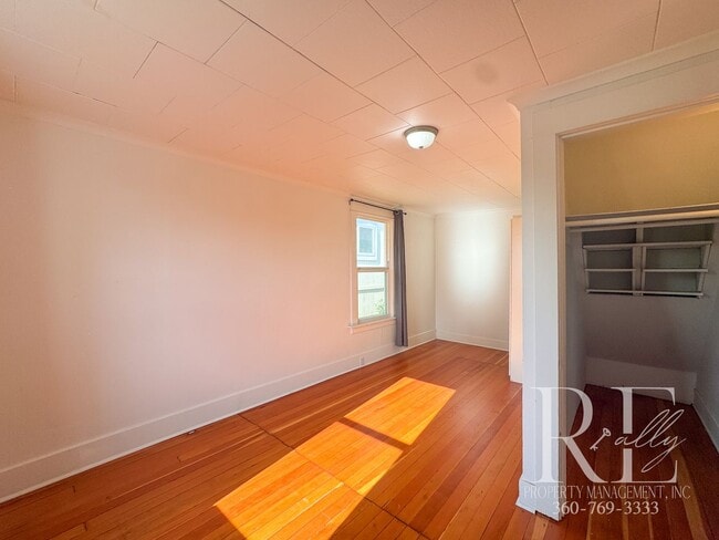 Building Photo - Light-Filled Home with Vaulted Ceilings, Bonus Basement & Walkable Location