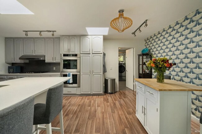 Building Photo - Mid-century Modern Home w/In-law