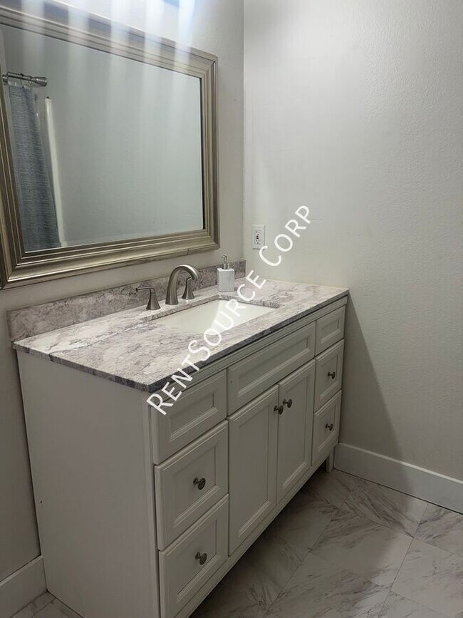 Building Photo - 43837 David St