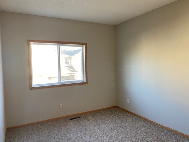 Building Photo - 689 Kingfisher Ln